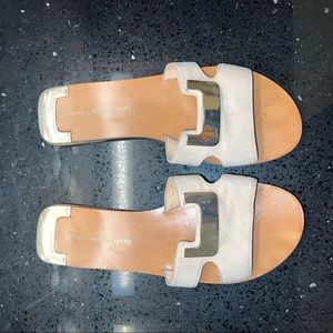 DIANE VON FURSTENBERG Beige Suede Flat Sandals with Gold Detail SZ 7